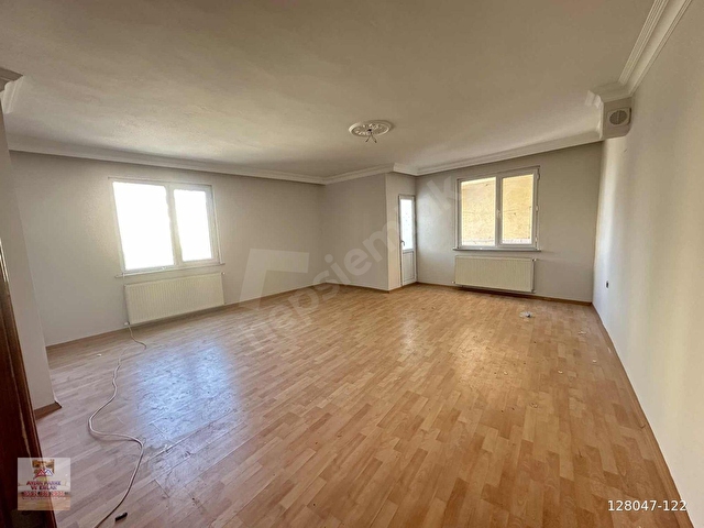 KAVAKPINAR MH. CADDE ÜSTÜNDE E-5 VE OKULA YAKIN 3+1SATILIK DAİRE