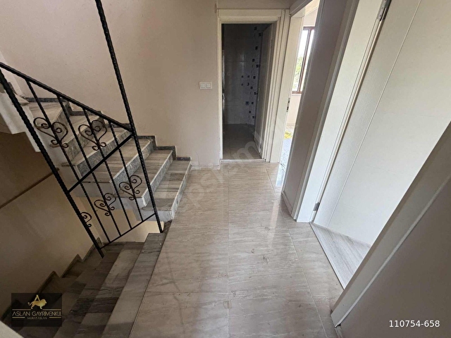Karaevlialtında Deniz Manzaralı Tripleks Villa - Görsel 26