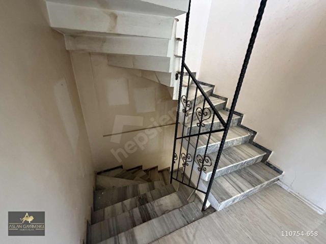 Karaevlialtında Deniz Manzaralı Tripleks Villa - Görsel 25