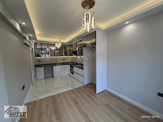 SOYLU GAYRİMENKULDEN SOKULLU CADDE ÜZERİNDE 3+1 1.KAT EBEVEYN BANYOLU FULL YAPILI SATILIK DAİRE - Görsel 4