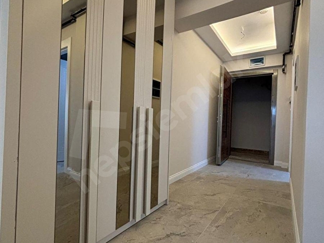 BAHÇELİDE YENİ BİNADA BAHÇE KULLANIMLI KAPALI GARAJLI 2+1+KİLER - Görsel 15