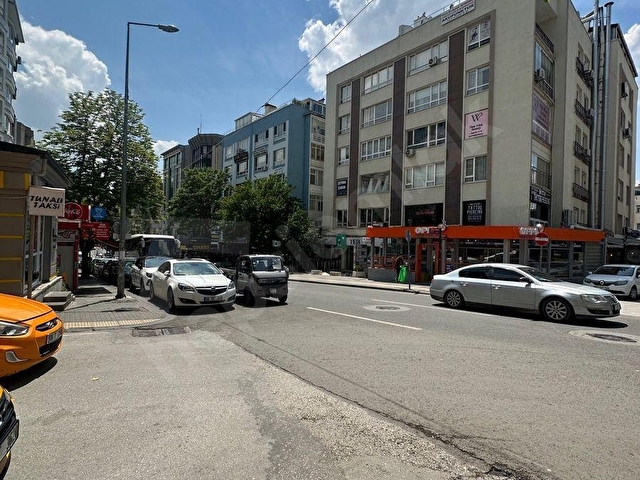 FULL MÖBLELİ,TUNALIHİLMİ CAD.’NE BİR BİNA,3+1,GİRİŞ, ÖN, OTOPARKLI - Görsel 15