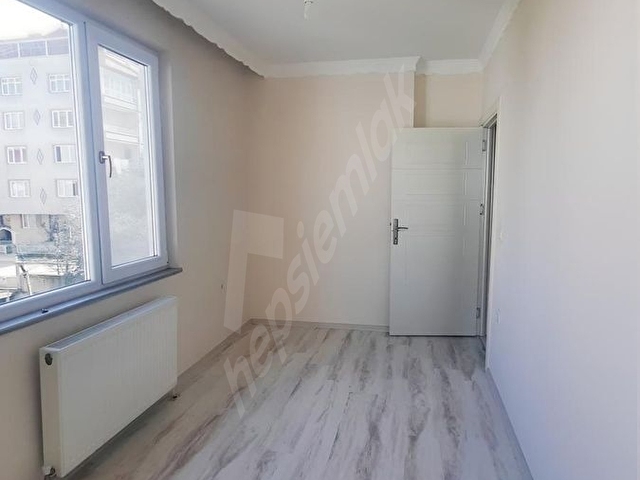 ÇİFTLİKKÖYDE SAHİLE 1 SOKAK MESAFEDE BOŞ 3+1 SATILIK DAİRE - Görsel 8
