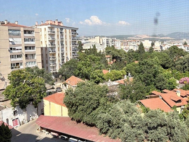 BORNOVA BÜYÜKPARK KARŞISINDA ÜÇ ODA SALON DOĞALGAZLI LÜKS DAİRE - Görsel 2