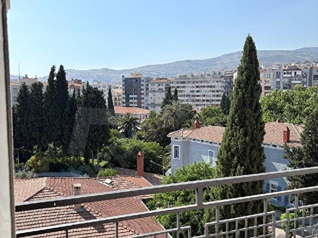 BORNOVA BÜYÜKPARK KARŞISINDA ÜÇ ODA SALON DOĞALGAZLI LÜKS DAİRE - Görsel 5