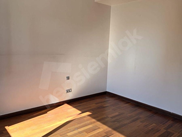 Ümraniye Dora Parkta Havuz Manzaralı 1+1 Kiralık Daire - Görsel 7