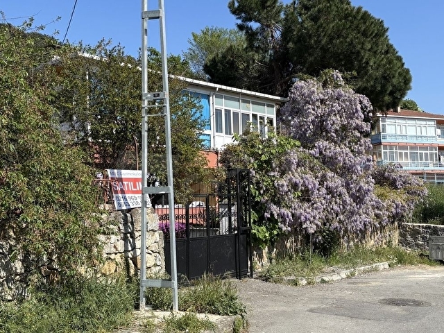 KARTAL, YAKACIK ÇARŞI MAHALLESİNDE SATILIK BAHÇELİ MÜSTAKİL EV - Görsel 2