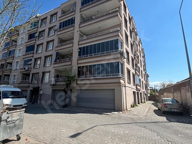 AVM YOLUNDA SATILIK ŞAHSİ OTOPARKLI ARA KAT