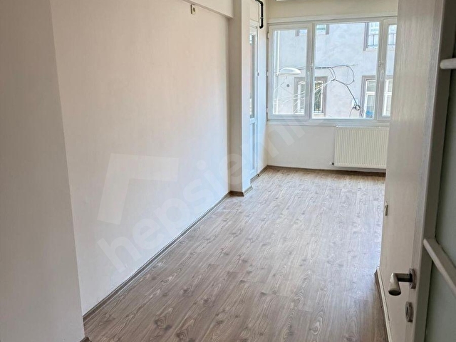 UFUK EMLAK’TAN MÜVEZZİ CADDESİ’NDE TADİLATLI, KOMBİLİ 3+1 KİRALIK DAİRE - Görsel 3