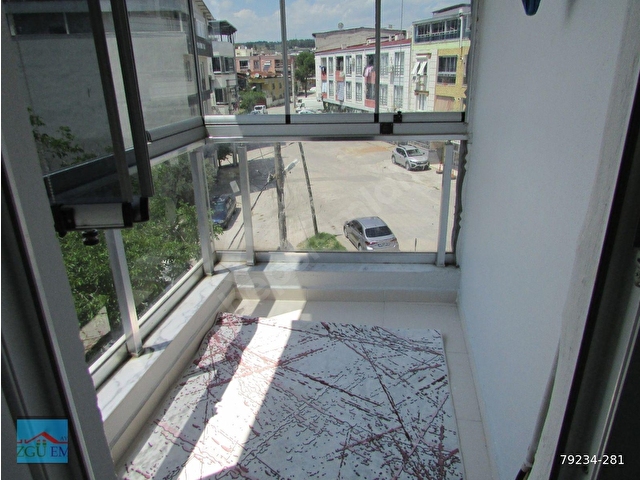 TORBALI AYRANCILARDA DEĞİRMEN CAD.ÜZERİNDE KÖŞE 2+1 DAİRE KAPALI OTOPARKLI VE DOĞALGAZLI