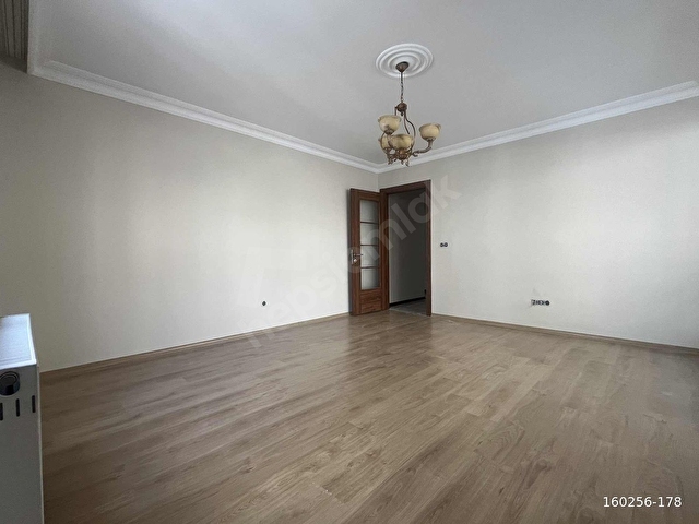 Emlak TR | 3+1 Otoparklı Boş Ara Kat Satılık Daire