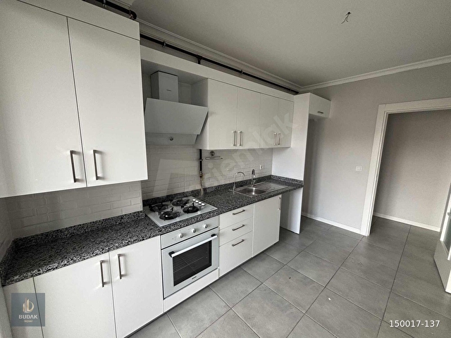 ÇEKMEKÖY ETNA SARIÇİÇEK EVLERİNDE BOŞ SATILIK 2+1 DAİRE
