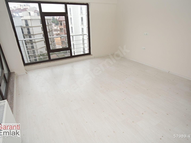 ZONGULDAK GARANTİ EMLAKTAN LİKMAN PARKTA DENİZ VE AVLU MANZARALI ARA KAT 1+1 KİRALIK DAİRE - Görsel 4