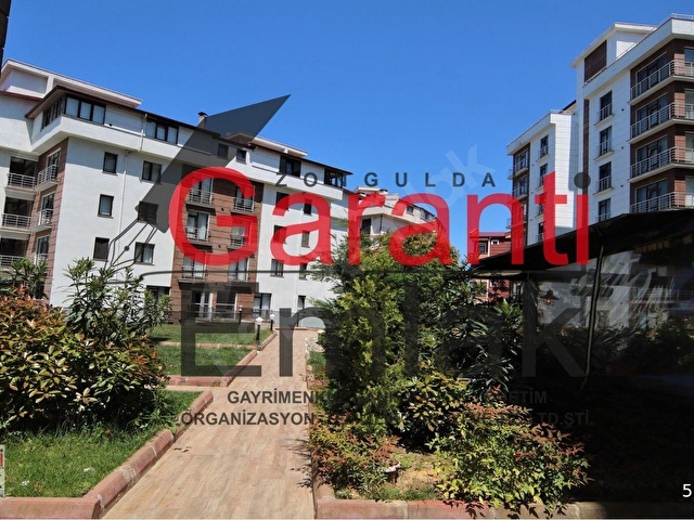 ZONGULDAK GARANTİ EMLAKTAN LİKMAN PARKTA DENİZ VE AVLU MANZARALI ARA KAT 1+1 KİRALIK DAİRE - Görsel 30