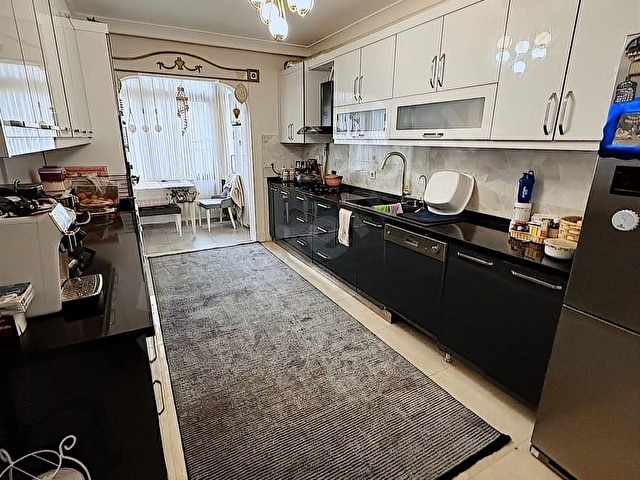 Modest Arzu dan Kartal Uğurmumcuda 4+1 200m2 Daire - Görsel 3