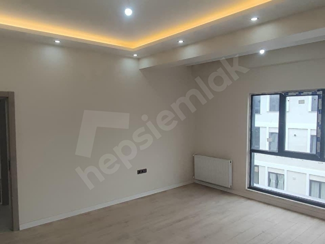 Tekirdağ Atatürk Mallesinde Ebeveyn Banyolu/Çift Cam Balkonlu Kiralık Sıfır Daire - Görsel 2