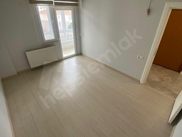 GİZLİ EMLAKTAN HÜRRİYETTE ÇOK İYİ KONUMDA,BAKIMLI, 2+1 DAİRE - Görsel 19