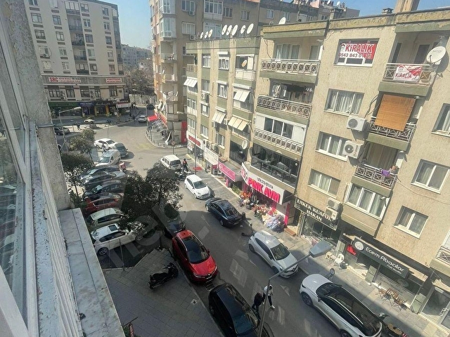 BORNOVA MERKEZ DE SATILIK 2+1 KISMEN YAPILI DOĞAL GAZLI