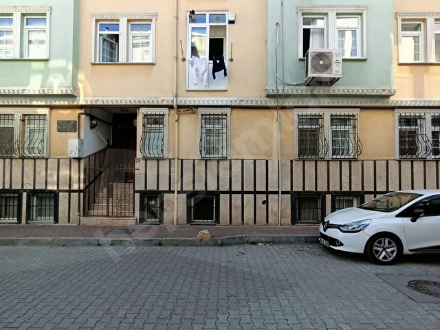 FATİH ÇAPADA SATILIK, 12 YILLIK BİNADA FIRSAT DAİRE