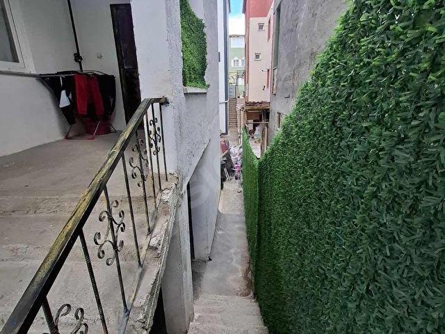 209 m² Arsa İçinde Doğalgazlı, Bahçeli, 3 Katlı Meskenli Bina - Görsel 16