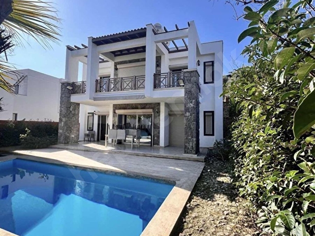 Marina Yakını Mustakıl Sezonluk Kiralık Havuzlu 4+1 Vılla
