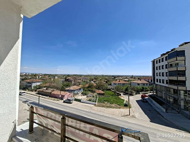 KIRKLARELİ MERKEZ KARAHIDIR MAH.SAHİBİNDEN SATILIK EŞYALI 1+1 ARA KAT DAİRE