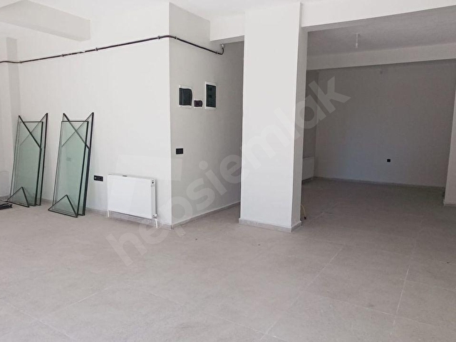BARTIN KEMER KÖPRÜ MAH.120 M2 KAPALI 60 M2 AÇIK ALANI OLAN OTOPARKLI  DÜKKAN - Görsel 4