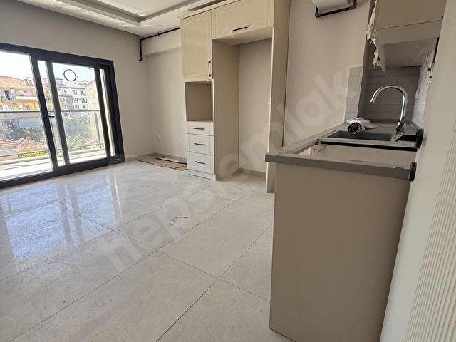 Ana cadde üzeri 3+1 dublex daire