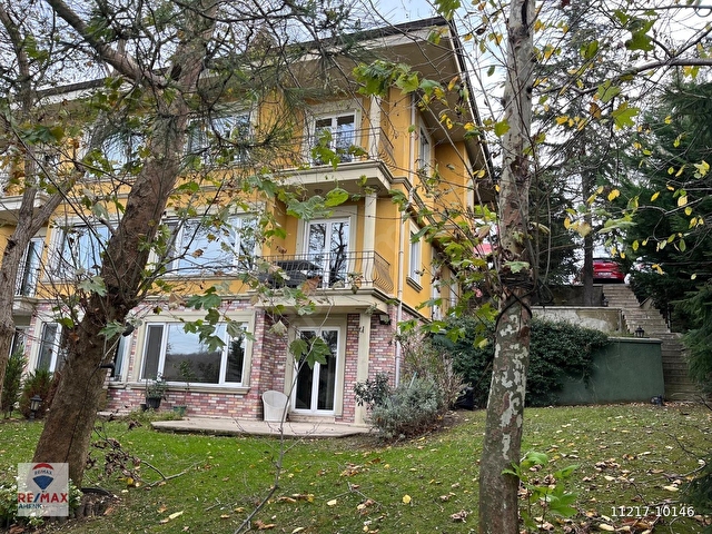 Sarıyer Maden Pera Konaklarında Orman Manzaralı Geniş Bahçeli Kiralık Villa