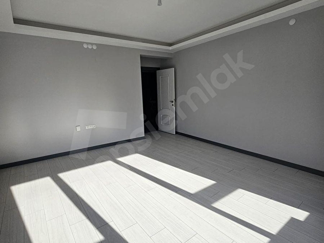 EMLAKCIMDAN FIRSAT ESENLİ CAD YANI ARA KAT İSKANLI ASANSÖRLÜ 2+1 - Görsel 2