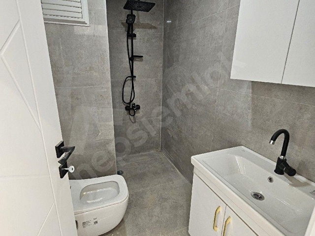 CARŞI  MERKEZDE  KİRALIK   ARAKAT  OFİS  BELEDİYE  BİNASI VE ADLİYE YÜRÜME MESAFESİNDE KİRALIK OFİS - Görsel 6