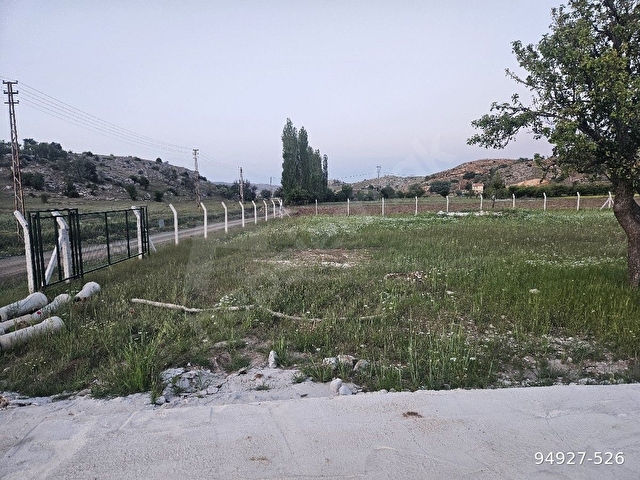 GÜVENAL EMLAK      SATILIK  HOBİ YERİ Karaman merkeze 25.km avgan çimen vevki Düz alana sahip - Görsel 5