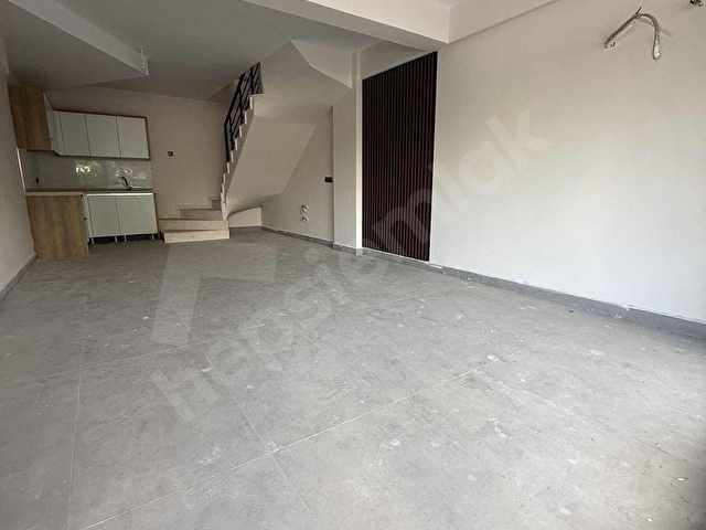 POYRAZ EMLAK|HAVUZLU GENİŞ BALKONLU MÜSTAKİL GİRİŞLİ KİRALIK 2+1