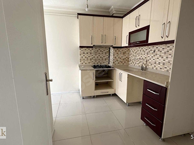 SOKULLU CADDE 3+1 KATTA ÖN CEPHE BAĞIMSIZ SALON - Görsel 7