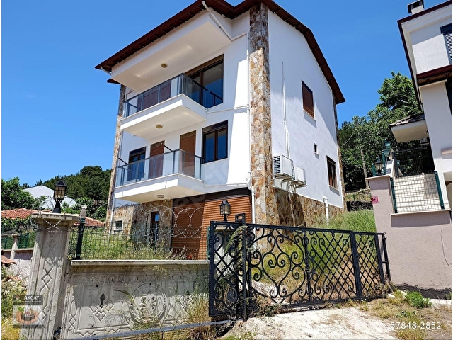 PINARBAŞINDA DENİZ MANZARALI OTOPARKLI BAHÇELİ TAM MÜSTAKİL 3+1