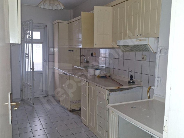 AŞAGI ÖVEÇLERDE KİRALIK DAİRE 2+1 1.KAT YÜKSEKLİGİNDE ALT KATI DAİRE BOYALI BADANALI ÇETİN EMEÇ YAK