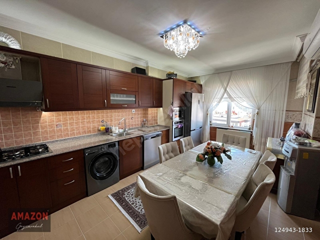 AMAZONDAN ÇOCUK HASTANESİ CİVARI ANA CADDE ÜZERİ 5+1 SATILIK