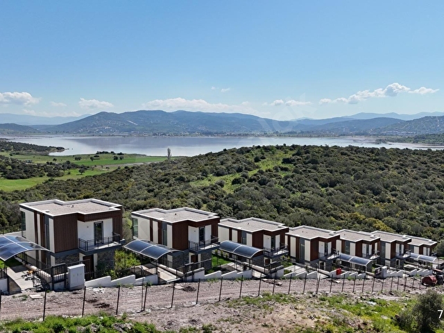 MILAS BOĞAZIÇINDE FLAMINGO GÖLÜ MANZARALI 2+1 VILLA