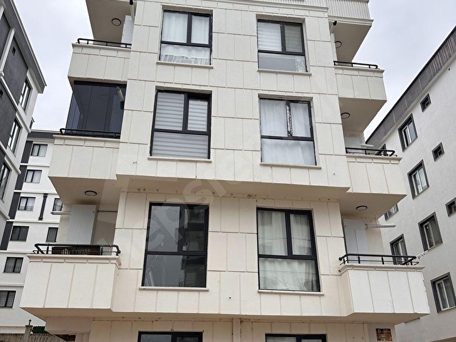 EKİP Emlak; KÖRFEZde TRAMVAYA YAKIN LOFT KİRALIK SIFIR 1+1 DAİRE