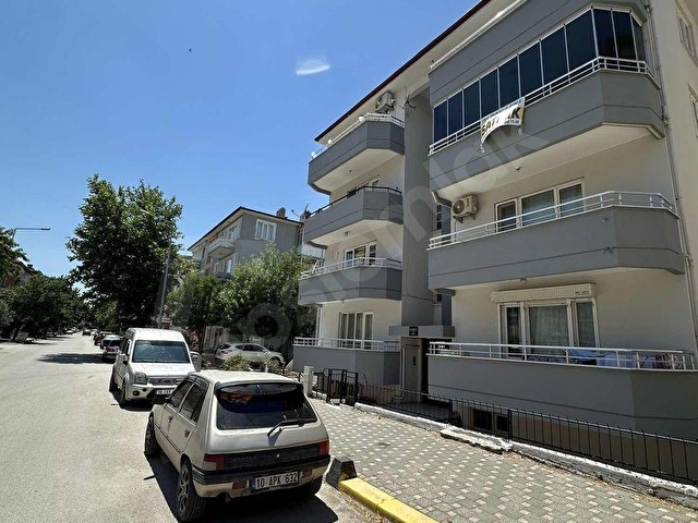 BAYLENT GAYRİMENKULDEN AVUKATLAR CADDESİ ÜZERİNDE SATILIK 2+1 - Görsel 2