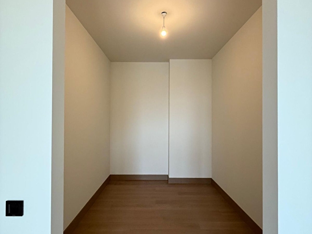Nişantaşı Koru Sitesinde Deniz Manzaralı 3+1 Satılık Daire