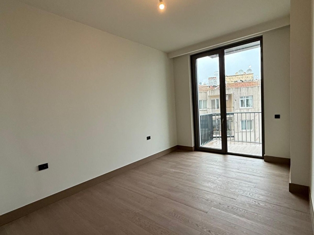 Nişantaşı Koru Sitesinde Deniz Manzaralı 3+1 Satılık Daire