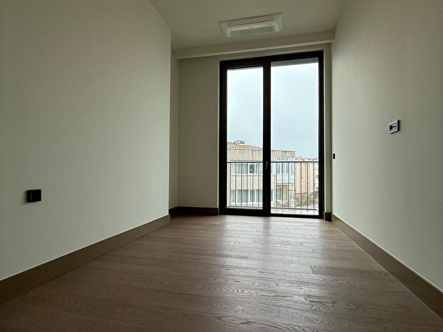 Nişantaşı Koru Sitesinde Deniz Manzaralı 3+1 Satılık Daire