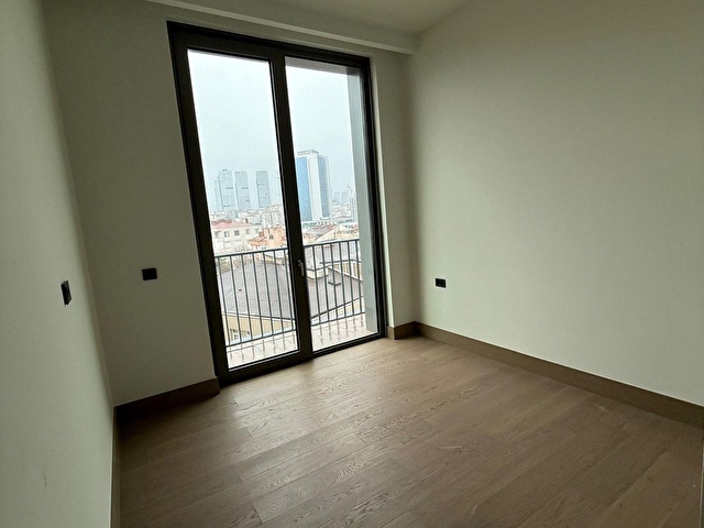 Nişantaşı Koru Sitesinde Deniz Manzaralı 3+1 Satılık Daire