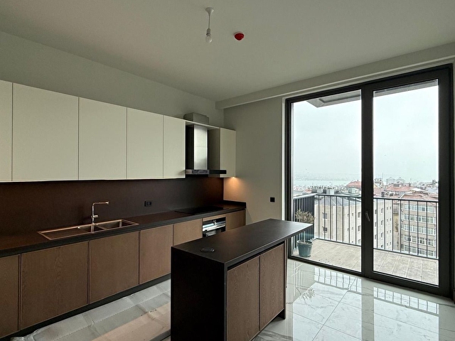 Nişantaşı Koru Sitesinde Deniz Manzaralı 3+1 Satılık Daire