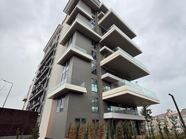 Nişantaşı Koru Sitesinde Deniz Manzaralı 3+1 Satılık Daire