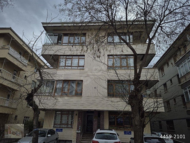 ERHANDAN 7.CADDEYE VE KÜTÜPHANEYE YAKIN BAKIMLI KATTA KOMBİLİ 3+1BOŞ DAİRE