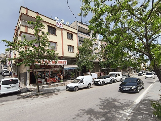 EMLAK DİYARINDAN MÜSTAKİL KOMPLE 2+1 EV İKİ DÜKKAN SATLIK