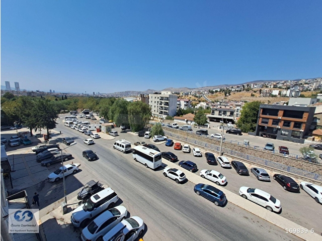 Özusta Gayrimenkulden Yüzbaşı İbrahim Hakkı Caddesi Üzeri Bakımlı Ferah Aydınlık Cam Balkonlu 3+1 - Görsel 29