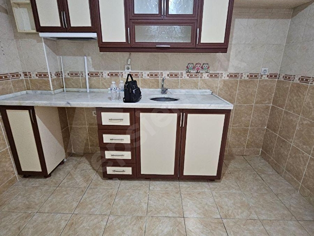 Sakarya mahallesi merkezi konumda, geniş 3+1 temiz kiralık daire - Görsel 4